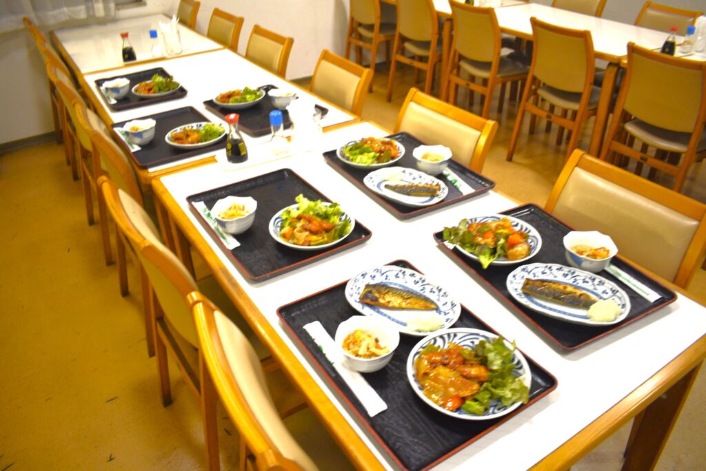 団体夕食メニュー変更　食事