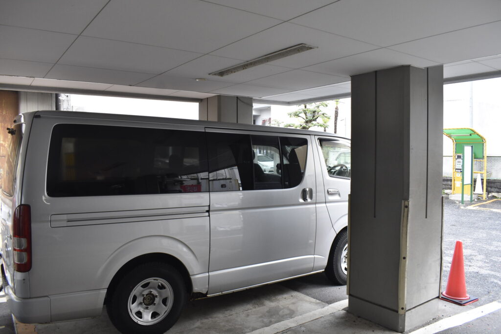 ハイルーフ　スーパーリング　ハイエース　団体　大型　駐車