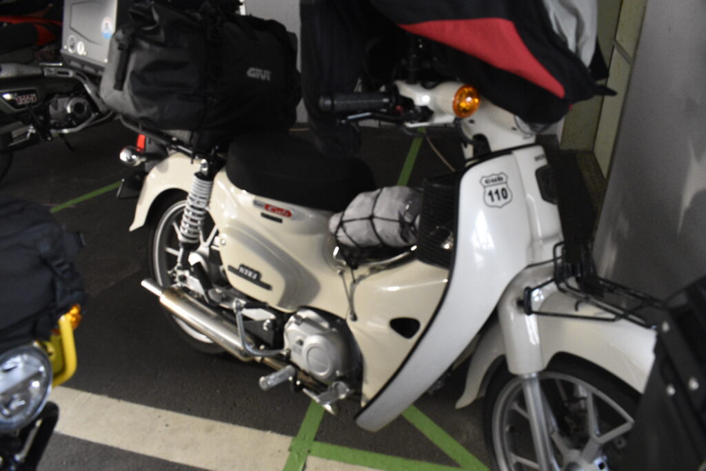 カブ バイク 駐車場