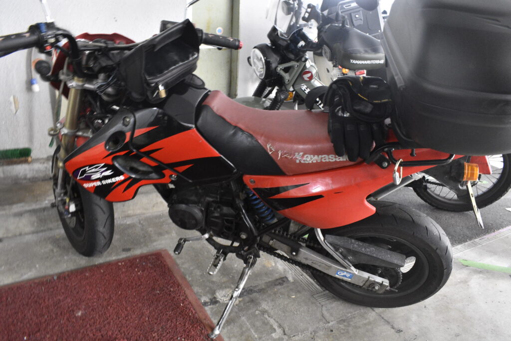 カブ バイク 駐車場